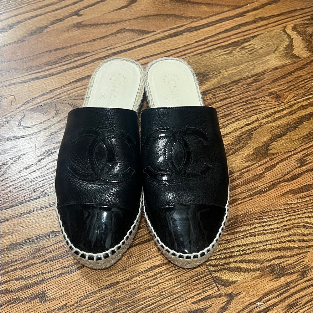 CHANEL Black Leather & Patent Espadrille Slides